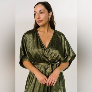 Olive green micro animal print kimono style maxi. NWT. Size medium. Pockets!